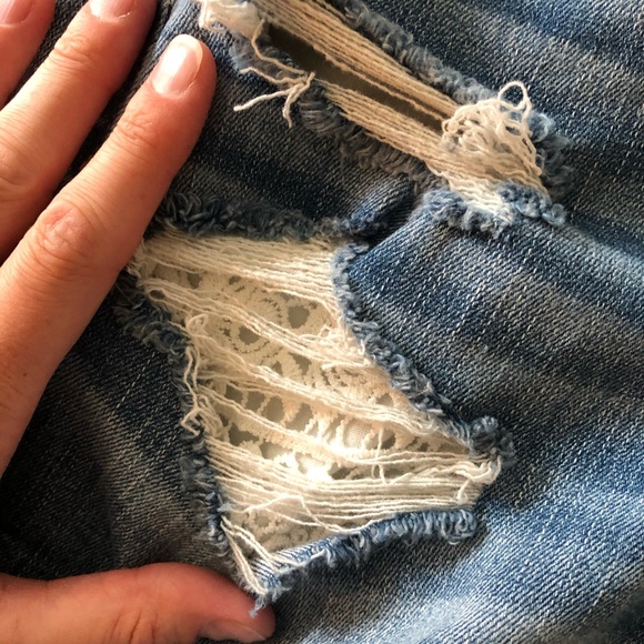 SOLD——AE shorts - Picture 2 of 3